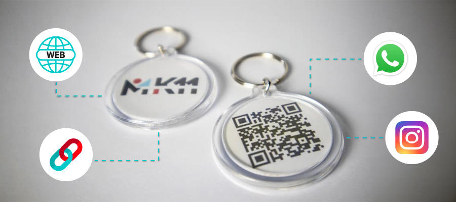 Llavero con logo al centro y logos de Instagram, Whatsapp, web y enlace