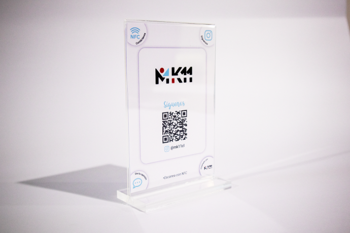sobre-mesa-acrilico-nfc-qr-mk11-2.png