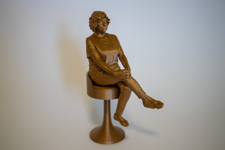 ser-querido-miniatura-escala-mk11-bronce-3.png